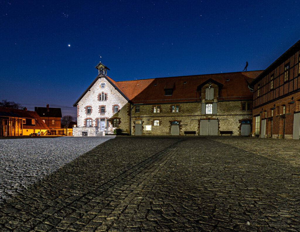 Schloss Salder bei Nacht mit Sternen