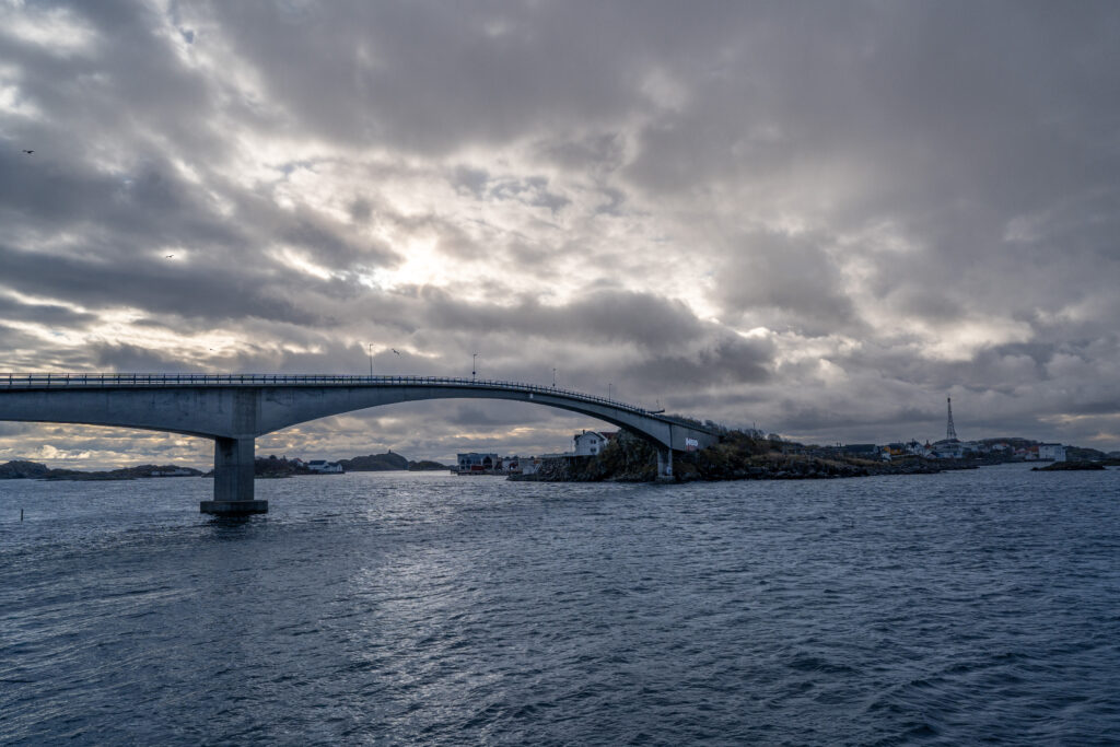 Brücke nach Henningsvaer