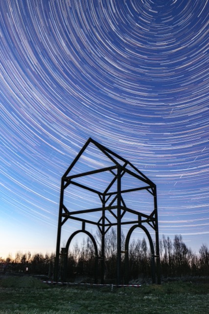 Startrails an der Kaiserpfalz Werlaaufhellen)a