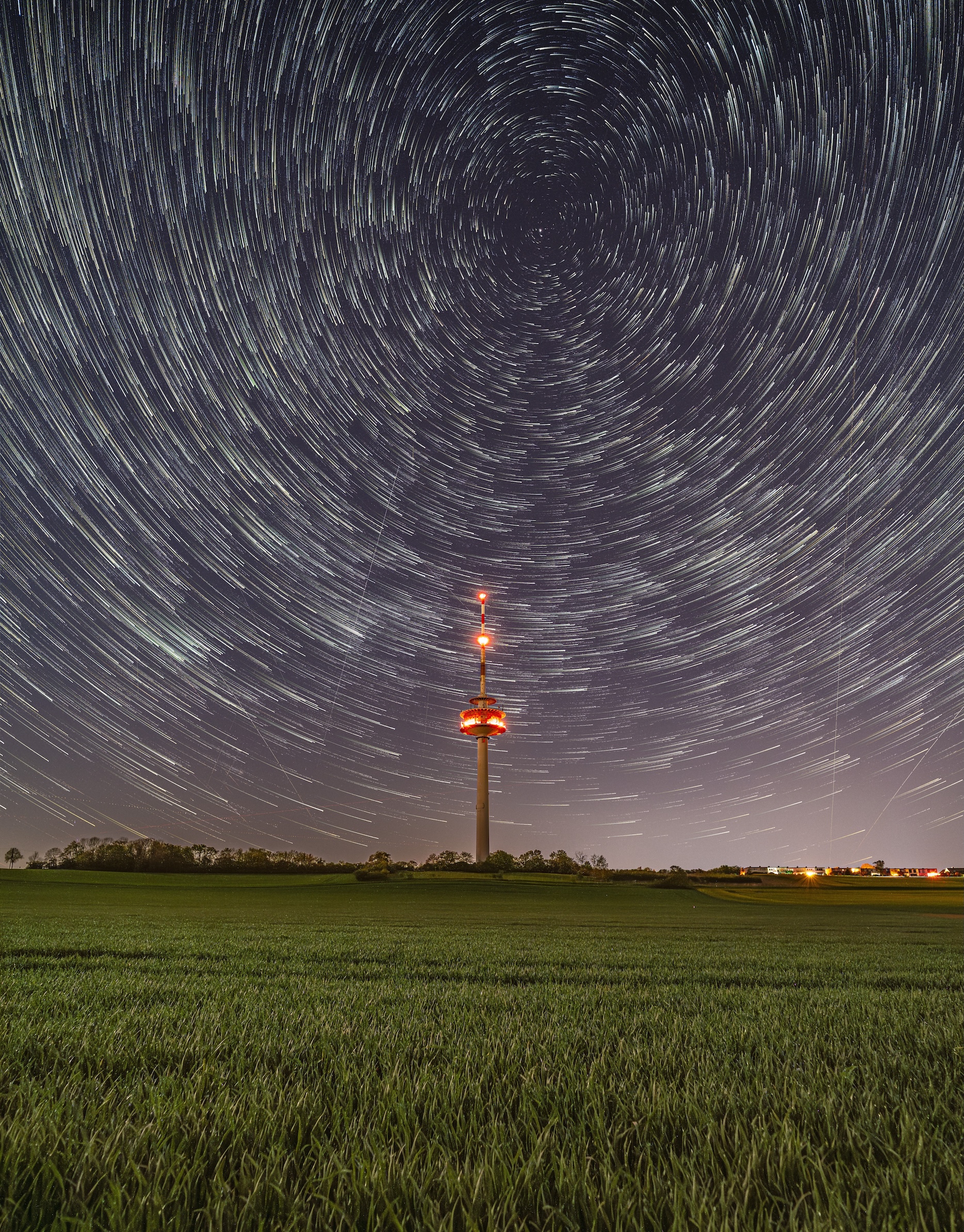 Startrails am Fernmeldeturm Broitzem